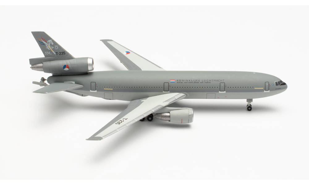 Amazon.co.jp: 航空機 ダイキャスト 1/72 スケール AF1 中国 J