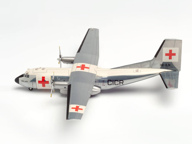 herpa wings 1/200 C-160 バルエア/国際赤十字 HB-ILN