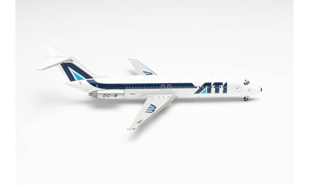 herpa wings 1/200 DC-9-30 アエロ・トラスポルティ・イタリアーニ I-RIKS "Basilicata"