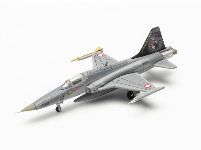 herpa wings 1/200 (ダイキャスト製) F-5E スイス空軍 Fliegerstaffel 6 “Ducks”, パイェルヌ空軍基地 J-3033