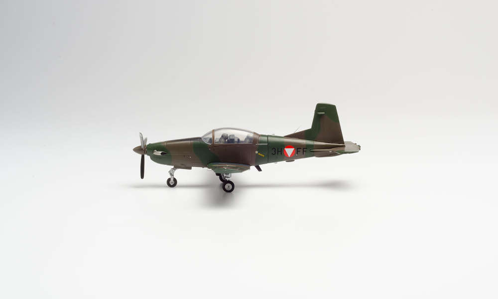 herpa wings 1/72 PC-7 オーストリア空軍 フライトスクール ヒンターシュトイサー基地