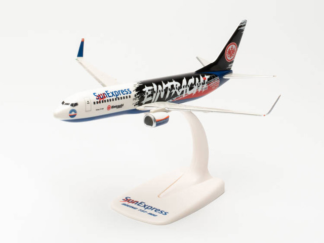 herpa wings 1/200 (プラスチック製) 737-800 サン エキスプレス “Eintracht Frankfurt SGE Express” TC-SPC ※スナップフィット