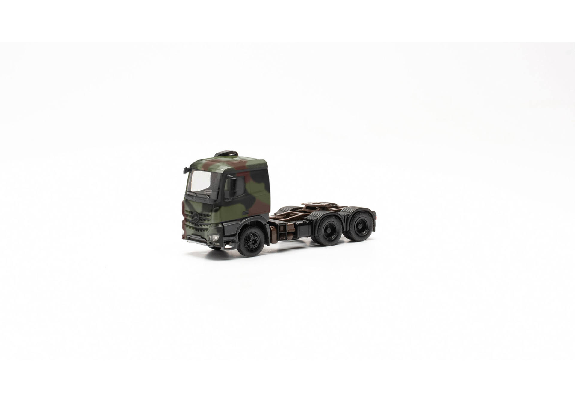 herpa Cars&Trucks 1/87 メルセデスベンツ アロクス 6x4 リジッドトラクター ドイツ連邦軍 迷彩柄