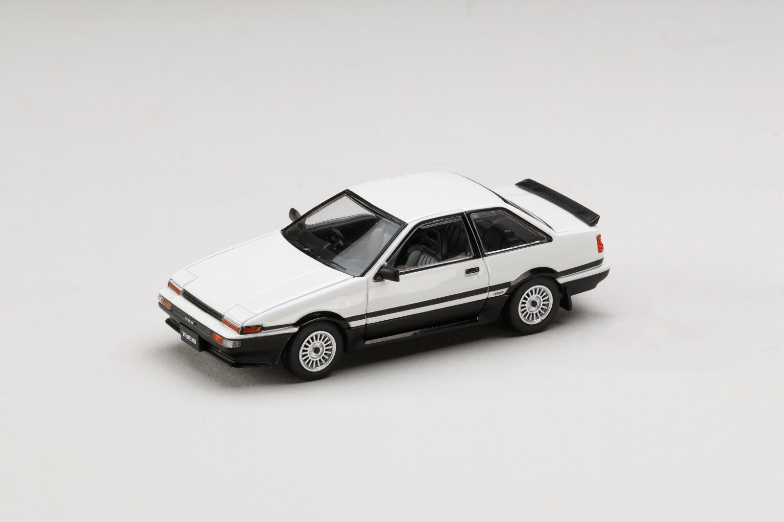 [予約]ホビージャパン 1/64 (ダイキャスト製) トヨタスプリンタートレノ GT APEX (AE86) 2 DOOR 後期型 ホワイト/ブラック