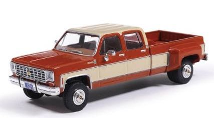 [予約]ixo(イクソ) 1/64 (ダイキャスト製) シボレー K30 クルーキャブ デューリー 1975 グリーシアンブロンズ/サンタフェタン デラックスツートン
