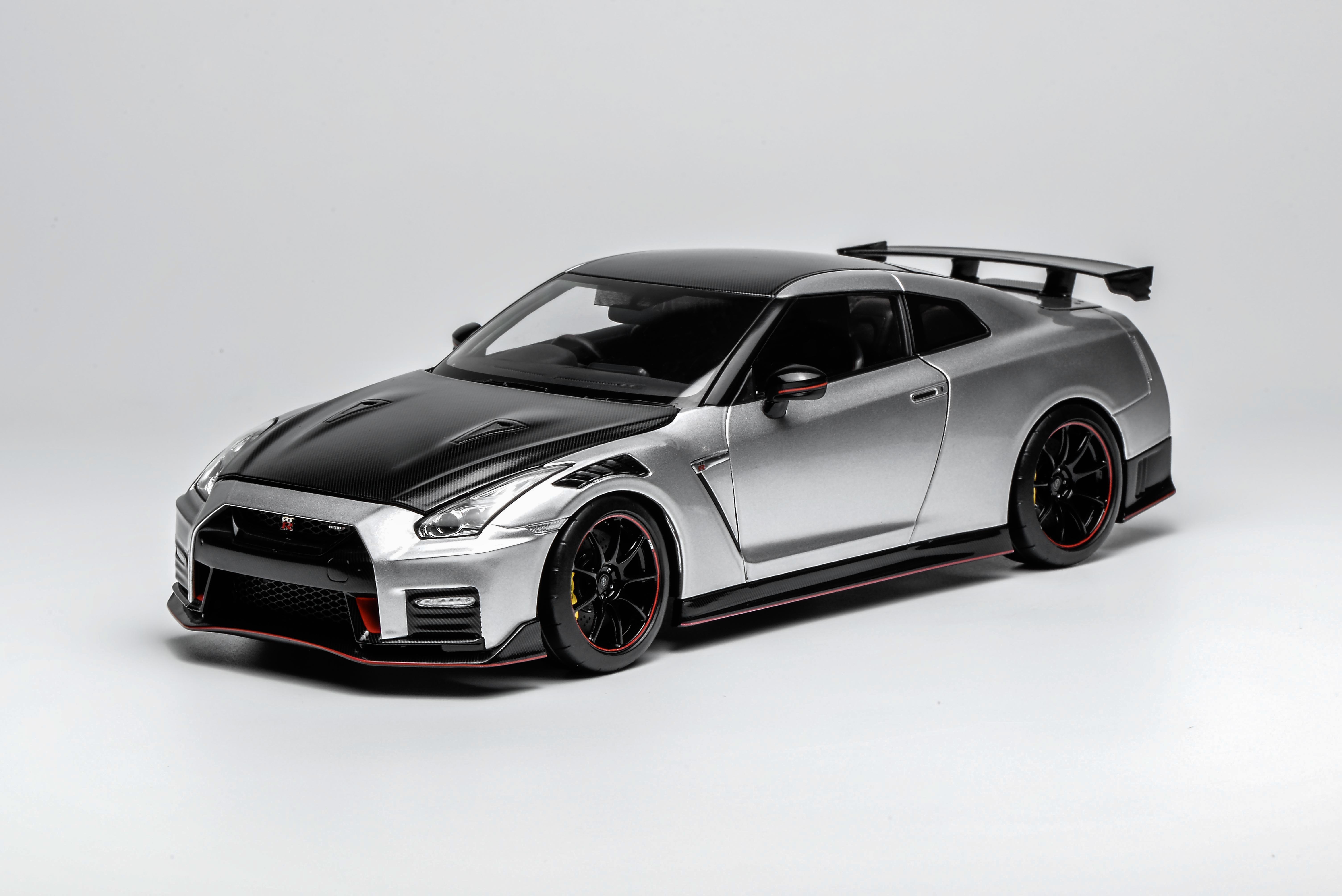 MOTORHELIX(モーターへリックス) 1/18 (ダイキャスト製) Nissan