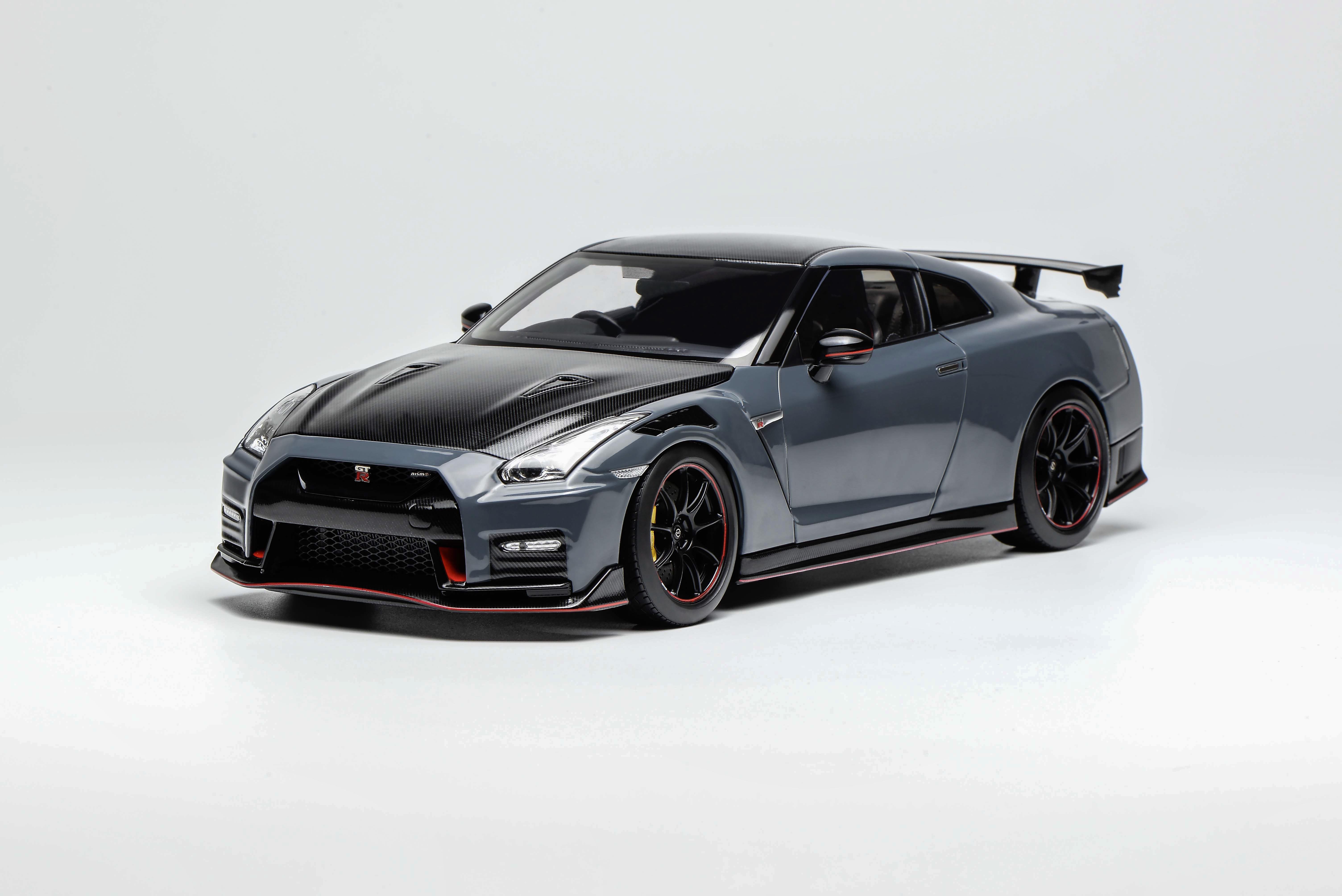 MOTORHELIX(モーターへリックス) 1/18 (ダイキャスト製) Nissan