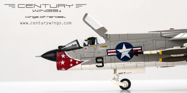 CenturyWings 1/72 (ダイキャスト製) F-8E クルーセイダー アメリカ海