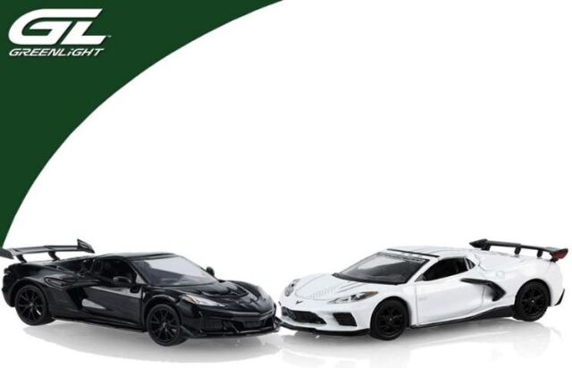 [予約]グリーンライト 1/64 (ダイキャスト製) 2026 Corvette ZR1 vs 2026 Corvette Stingray ? Stars and Steel Edition (Dual Acrylic Case Packaging)