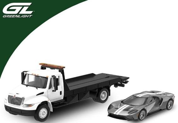 [予約]グリーンライト 1/64 (ダイキャスト製) 2014 International Durastar 4400 with 2017 Ford GT ? Liquid Grey with White Stripes