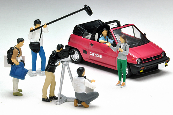 トミカリミテッドヴィンテージネオ 1/64 ジオコレ64 #カースナップ11a テレビクルー（ホンダ シティ カブリオレ付属）
