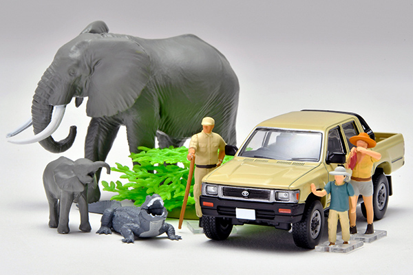 海洋堂×トミカリミテッドヴィンテージ 1/64 (ダイキャスト・ABS製) ジオコレ64 ＃カースナップ29a サファリ2（トヨタ ハイラックス4WDピックアップ ダブルキャブ付属）