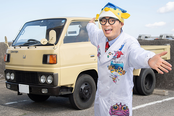 トミカリミテッドヴィンテージネオ 1/64 (ダイキャスト製) 日本車の時代19 三菱ふそう キャンター ダンプトラック さかなクン仕様（1980年式）