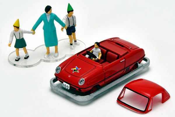 トミカリミテッドヴィンテージ × こどもの国 1/64 (ダイキャスト製) ダットサン ベビイ レストア車（赤）フィギュア付