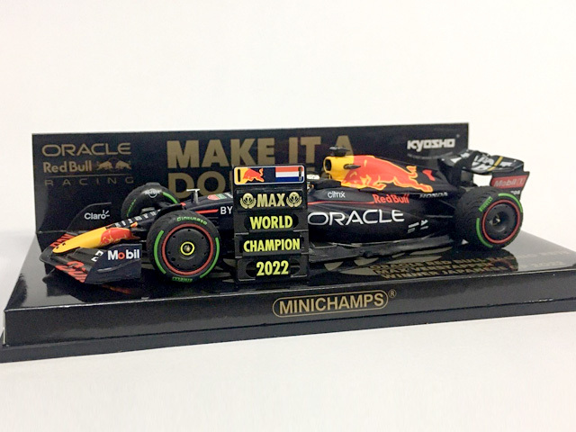 MINICHAMPS（ミニチャンプス）1/43 京商限定 オラクル レッド ブル レーシング RB18 マックス・フェルスタッペン 日本GP 2022 ウィナー ピットボード付き