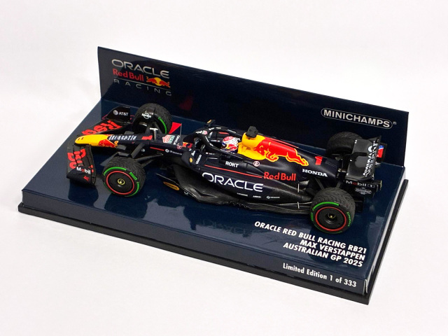 MINICHAMPS(ミニチャンプス) 1/43 (レジン製) オラクル レッド ブル