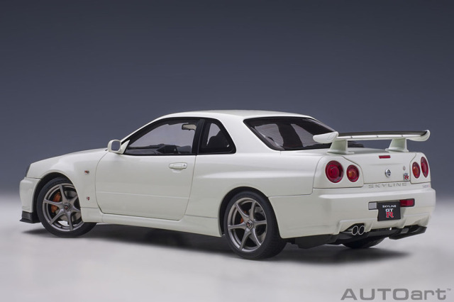 AUTOart (オートアート) コンポジットダイキャストモデル 1/18 日産 スカイライン GT-R （R34） Vスペック II  （ホワイトパール）