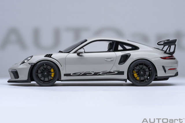 AUTOart (オートアート) コンポジットダイキャストモデル 1/18 (ダイ