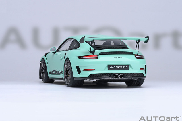 AUTOart (オートアート) コンポジットダイキャストモデル 1/18 (ダイ