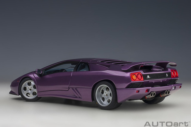 AUTOart (オートアート) コンポジットダイキャストモデル 1/18