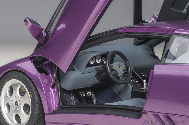 AUTOart (オートアート) コンポジットダイキャストモデル 1/18