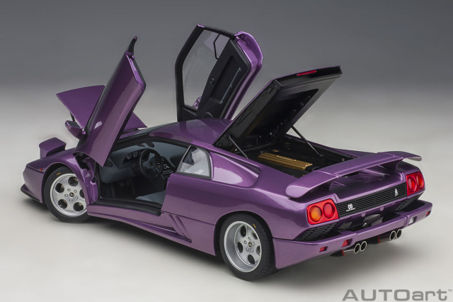 AUTOart (オートアート) コンポジットダイキャストモデル 1/18