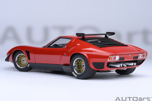 AUTOart (オートアート) コンポジットダイキャストモデル 1/18