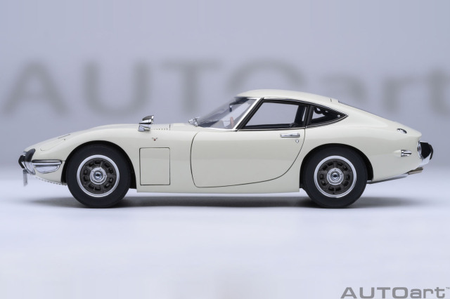 オートアート　トヨタ2000GT  AUTOart TOYOTA ミレニアム オートアート トヨタ2000GT AUTOart TOYOTA ミレニアム