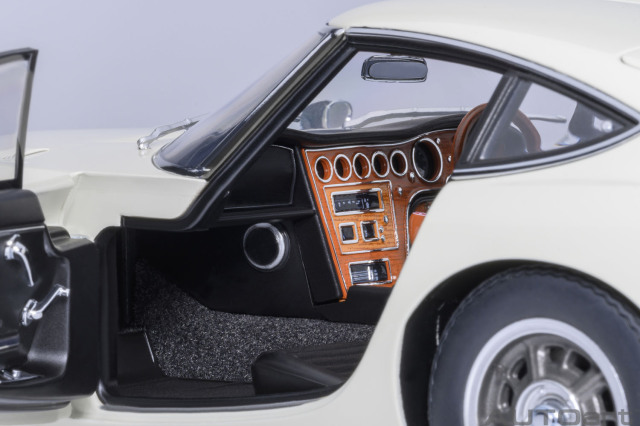 TOYOTA2000GT 1/18　ダイキャスト Amazon | AUTOart 1/18 トヨタ 2000GT ホワイト | ミニカー・ダイ