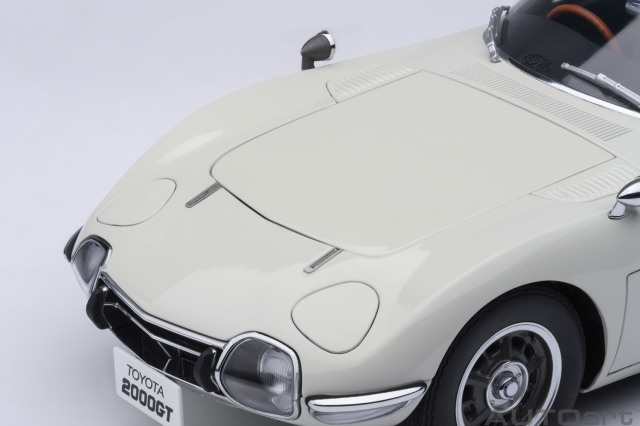 TOYOTA 2000GT(白) ダイキャストモデル Amazon | エブロ 1/24 TOYOTA 2000GT ホワイト 完成品