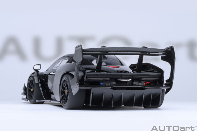 AUTOart (オートアート) コンポジットダイキャストモデル 1/18 (ダイ