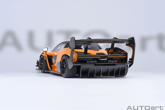 AUTOart (オートアート) コンポジットダイキャストモデル 1/18 (ダイ