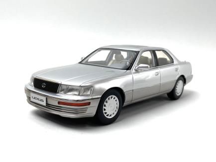 [予約]XiaoGuang MODEL 1/18 (ダイキャスト製) レクサスLS400 1993 シルバー