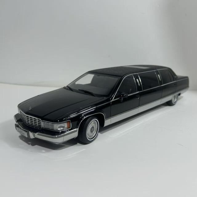 [予約]XiaoGuang MODEL 1/18 (ダイキャスト製) キャデラック fleetwood long wheel base ブラック（シルバーエンブレム）
