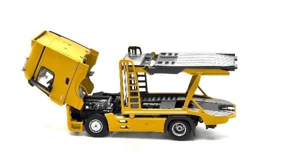 MINI GT　メルセデスベンツ アクトロス　イエロー w/ カー キャリアー Amazon | MINI GT 1/64 メルセデス ベンツ アクトロス イエロー