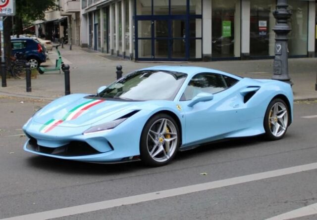 [予約]BBR MODELS 1/43 (レジン製) Ferrari F8 Tributo Azzurro la plata with italian stripe