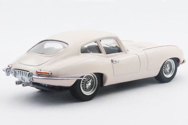 Maisto 製ジャガーダイキャストモデル Revell製ジャガープラ 2台