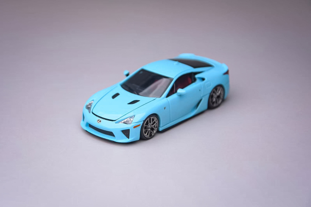 Tokumaミニカーセレクション 1 LEXUS LFA　1/64スケール 書店で買える、小さな「レクサスLFA」が登場 【ニュース】 - webCG