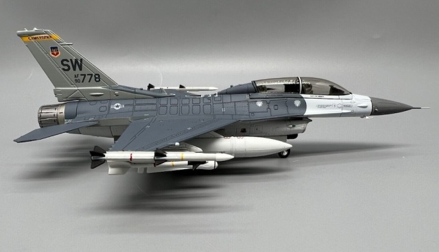 か*す様 三沢基地 F-16C 1/72 ダイキャスト か*す様 三沢基地 F-16C 1