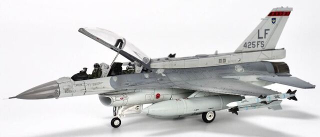 Calibre Wings(カリバ―ウイングス) 1/72 (ダイキャスト製) F-16D