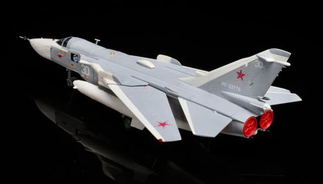 ミニカー　1/72 SU-24MR ロシア海軍 30(ホワイト) [CA722411] Calibre Wings(カリバ―ウイングス)1/72 (ダイキャスト製) SU
