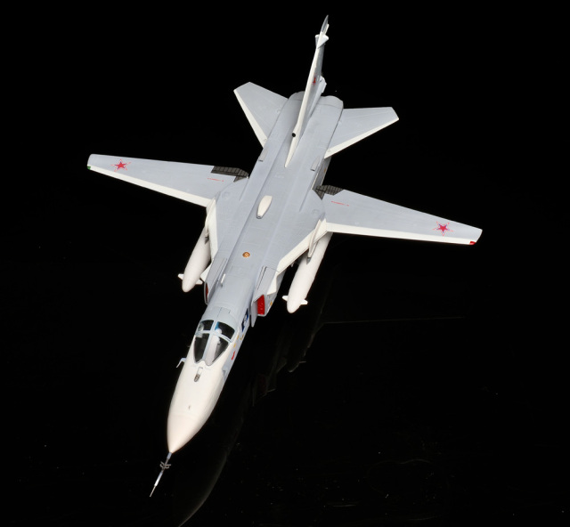 ミニカー　1/72 SU-24MR ロシア海軍 30(ホワイト) [CA722411] Calibre Wings(カリバ―ウイングス)1/72 (ダイキャスト製) SU