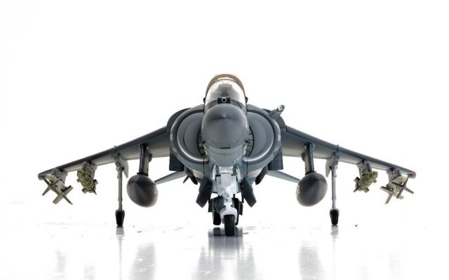CORGI(コーギー) 1/48 (ダイキャスト製) マクドネル・ダグラス AV-8B+