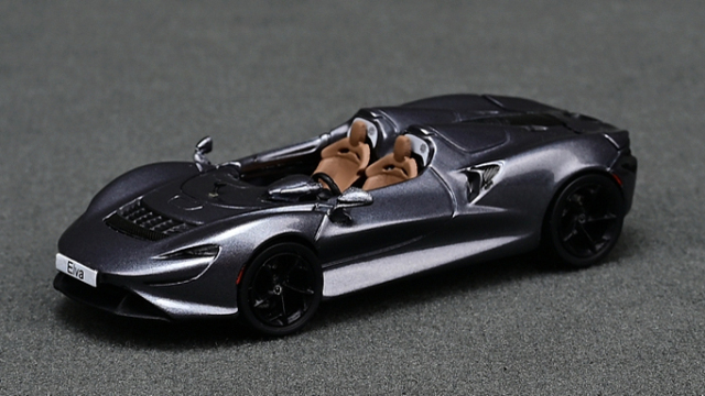 CM・MODEL(CMモデル)  1/64 マクラーレン Elva メタルグレー