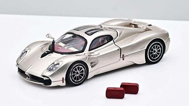CM・MODEL(CMモデル)  1/64 Pagani ウトピア シャンパンゴールド