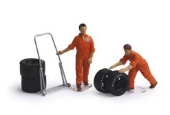 [予約]BRUMM(ブルム) 1/43 (ダイキャスト製) タイヤ交換セット JWAチーム ル・マン1970 メカニック2体＋ラベル タイヤ1セット ジャッキ1個
