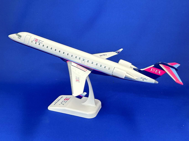 エバーライズ 1/100 (プラスチック製) IBEXエアライン CRJ-700 JA11RJ ※スナップフィット