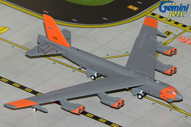 Gemini Macs 1/400 (ダイキャスト製) B-52H アメリカ空軍 "Wolfpack" retro orange livery 61-0028