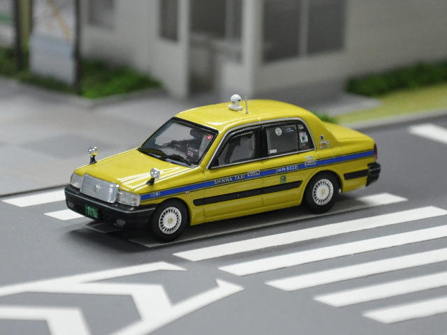 GULLIVER64 (ガリバー64) 1/64 (ダイキャスト製) 国際自動車 クラウンセダン （青ライン）