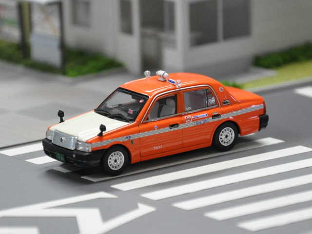 GULLIVER64 (ガリバー64) 1/64 (ダイキャスト製) チェッカーキャブ　クラウンコンフォート